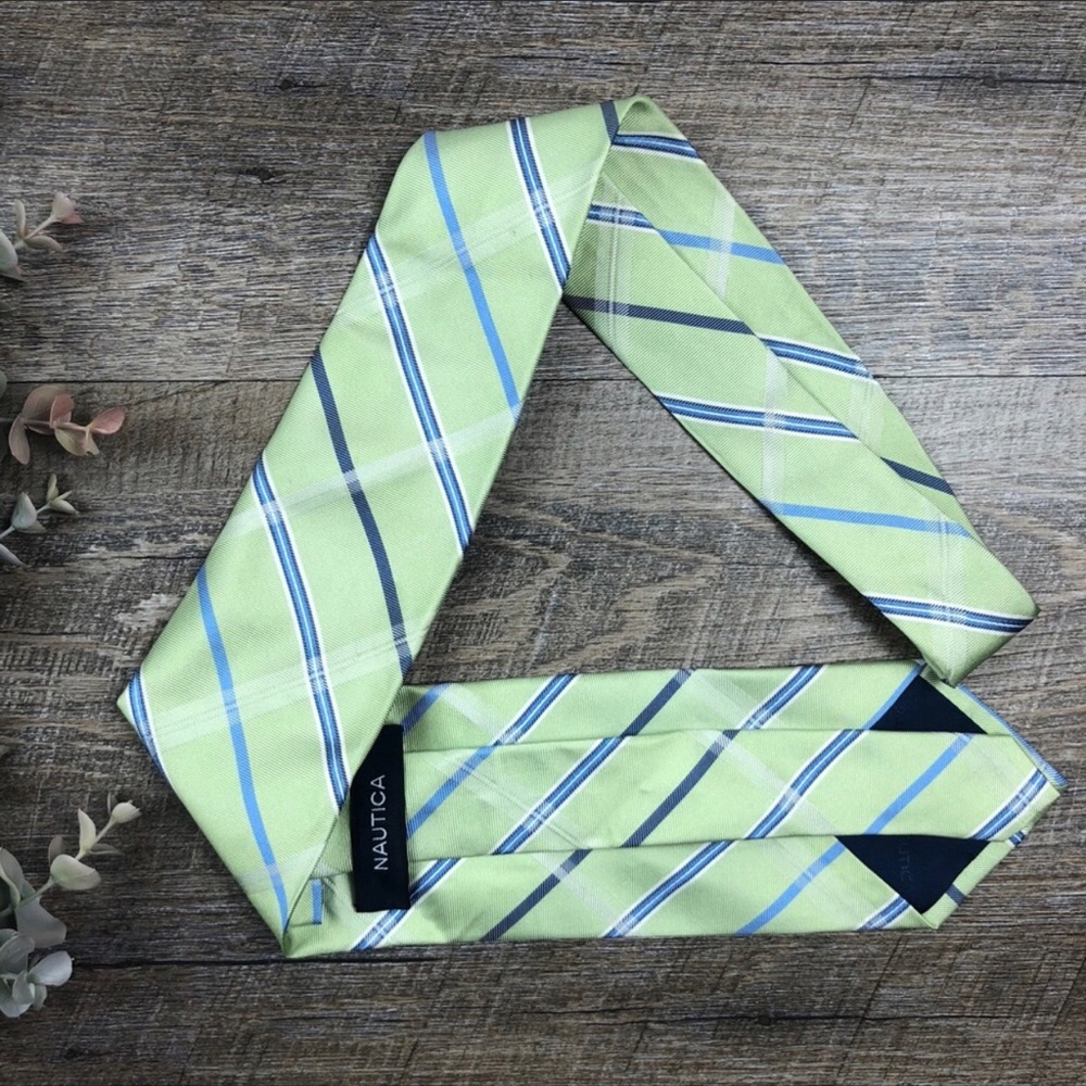 NAUTICA Green Striped Men's Tie - Picture 2 of 3